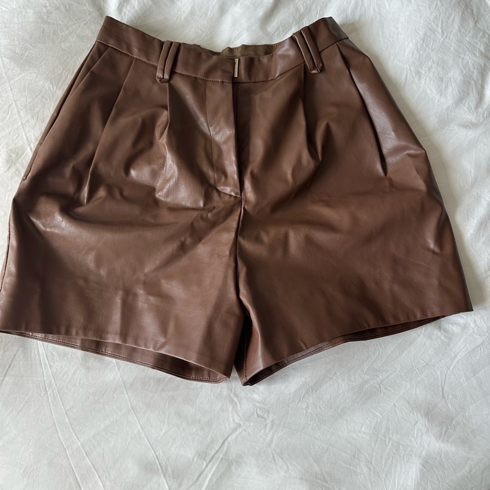 Chic Brown Leather Women's Shorts